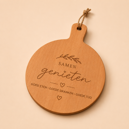 Detail gravure op houten serveerplank